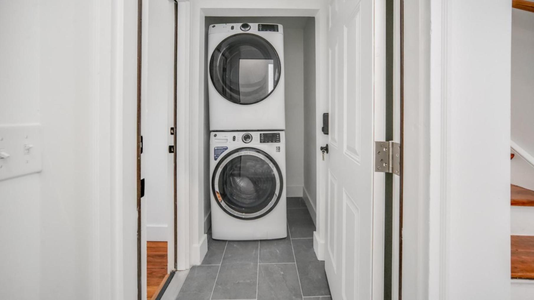 Charming 2nd-floor Flat 3br 2ba Free Parking Apartment *